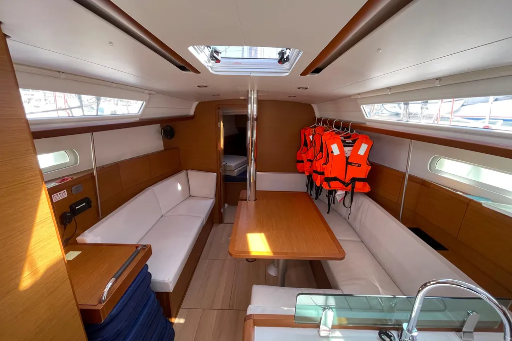 Jeanneau Sun Odyssey 389 | ID 92 - 8